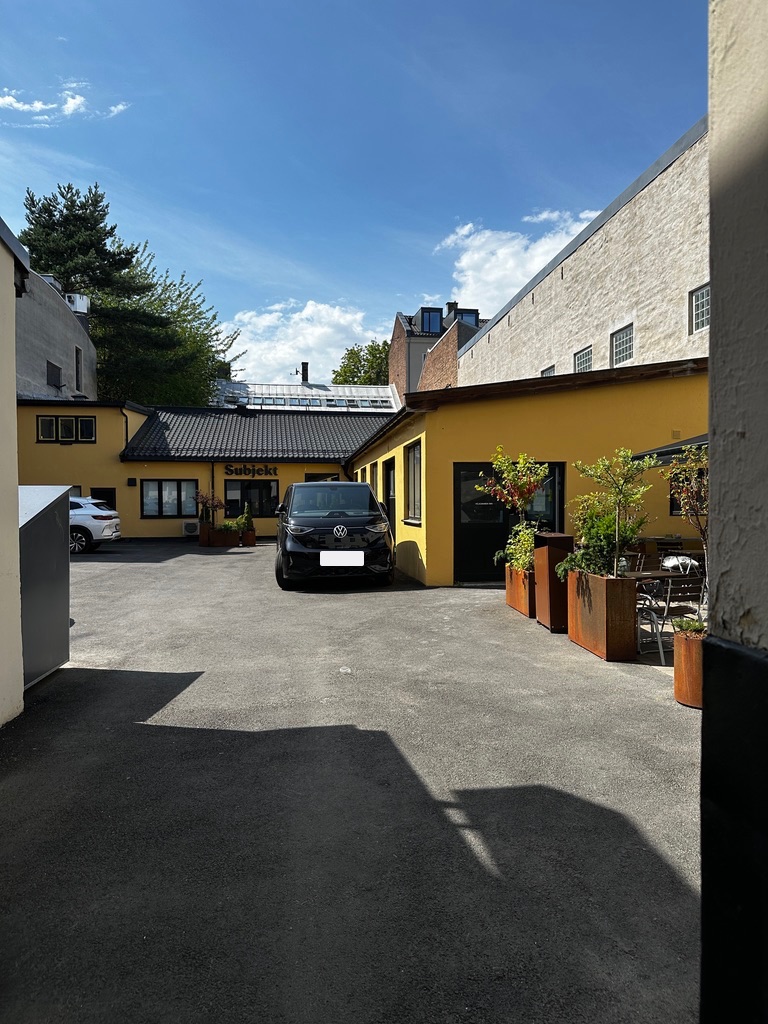 A quieter courtyard; the cosiest ones were too full of happy coffee drinkers to photograph