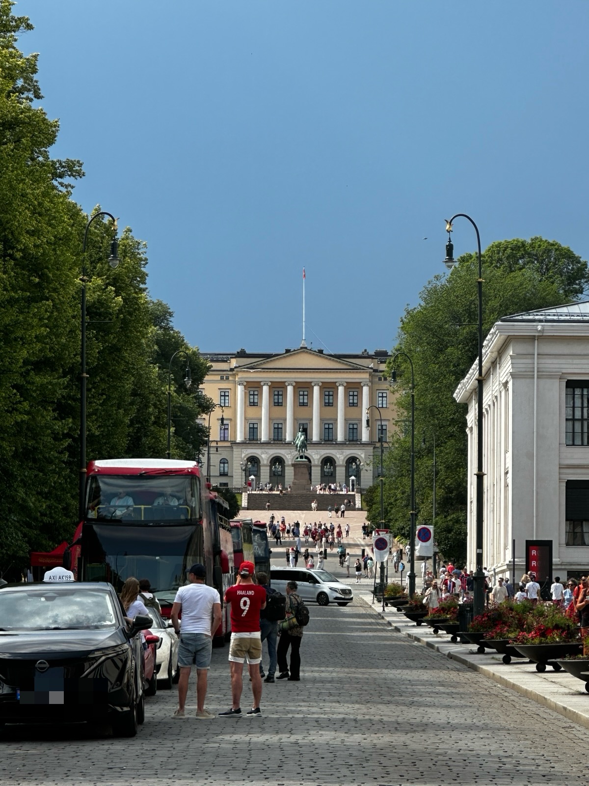 The Royal Palace, the tourists, and one very patriotic Haaland shirt